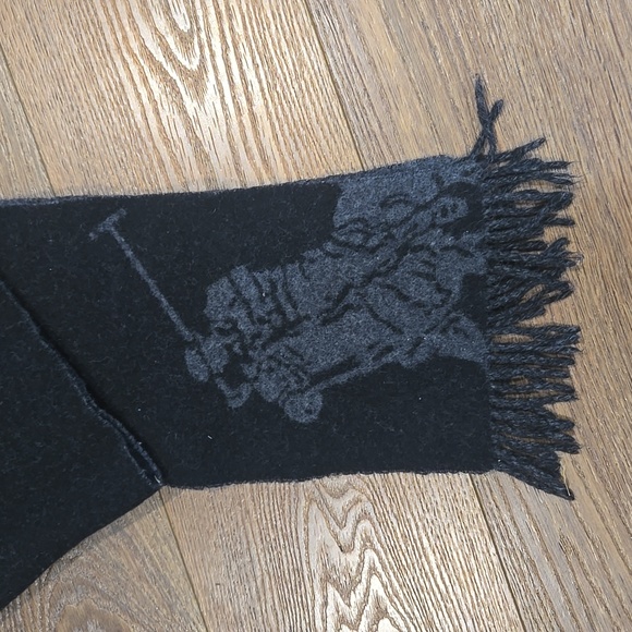 POLO RALPH LAUREN REVERSABLE GRAY AND BLACK SCARF.... #7855 - Picture 3 of 6